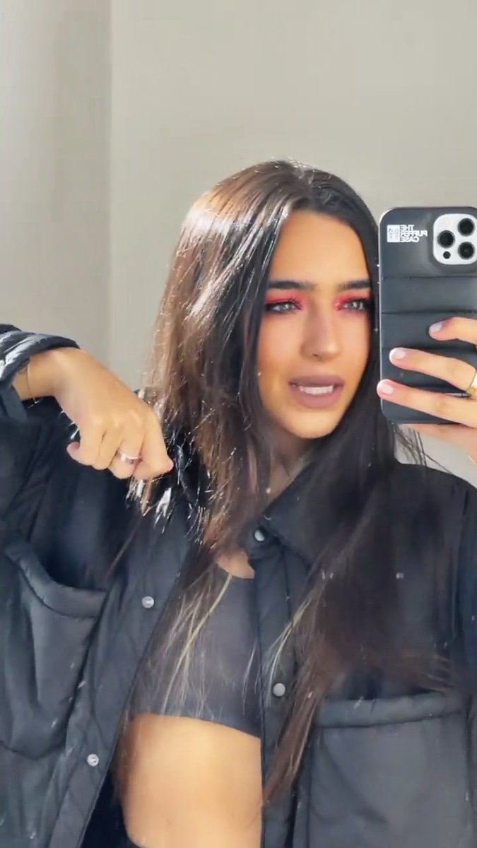 helenxCache's tweet image. Lo que más me gusta de Daniela Calle es su novia