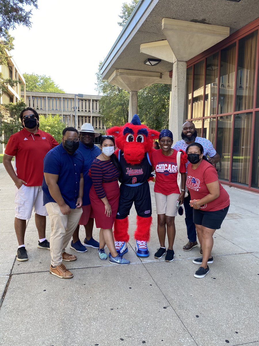 UIC_Sparky's tweet photo. Convocation was a BLAST!!!! I had so much fun with everyone, can’t wait to see all the photos from the day. Here’s some with some of my favorite people! 🔥🔥🔥

#FireUpFlames https://t.co/xx4iMiG9l5
