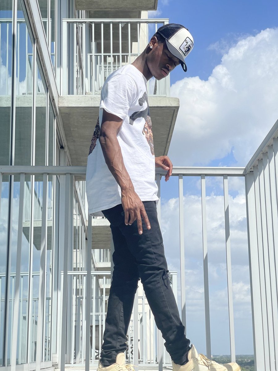 C750 Mitch™️ tweet media
