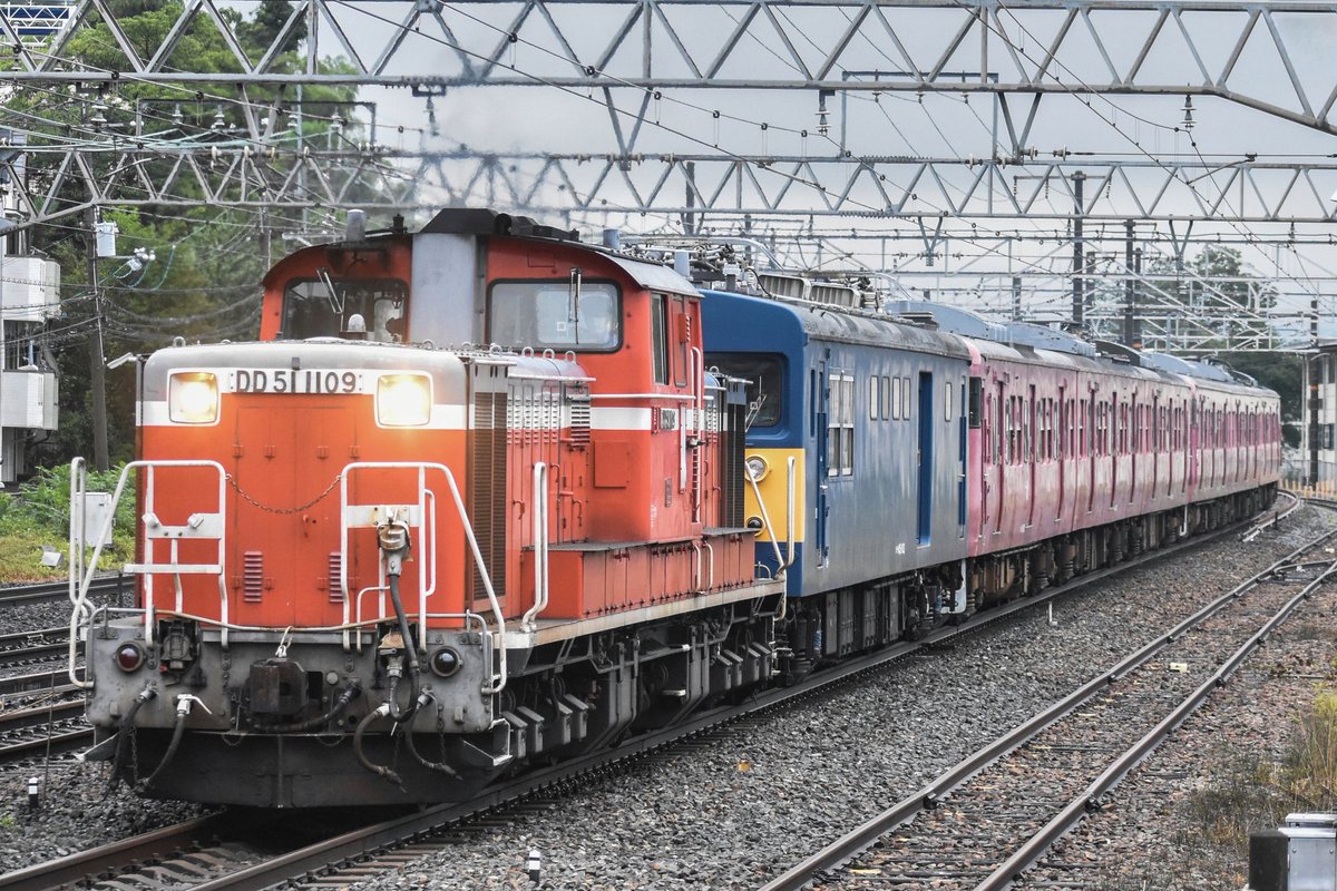 sato_narasen7D2's tweet photo. 2021.8.23
配9564レ 415系廃車回送
[宮]DD51-1109+近ｽｲST52+金ｻﾜC03+C11 https://t.co/7mfhHQDV3z