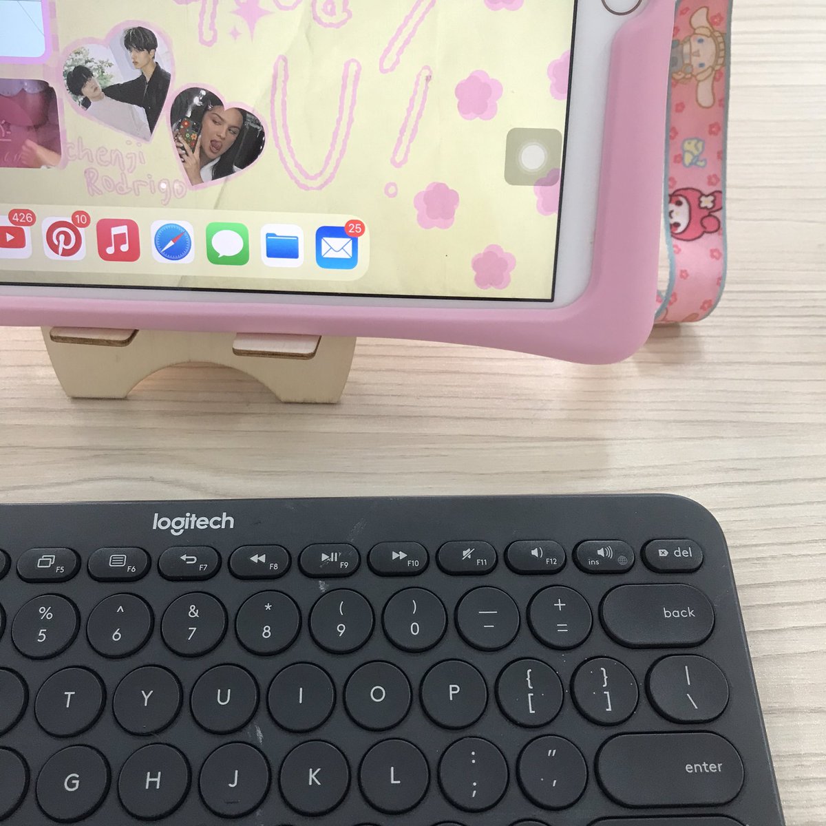 khstuds's tweet photo. At school ⭐️ https://t.co/GHvjiEKK2C