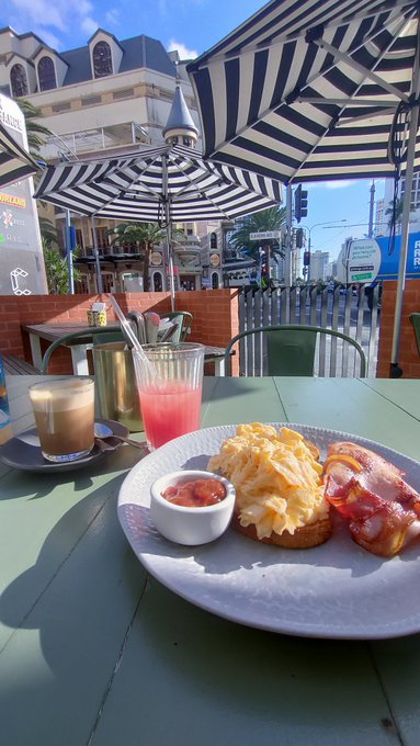 Good morning from surfers paradise 🏖️☀️ https://t.co/baBukNqNLS
