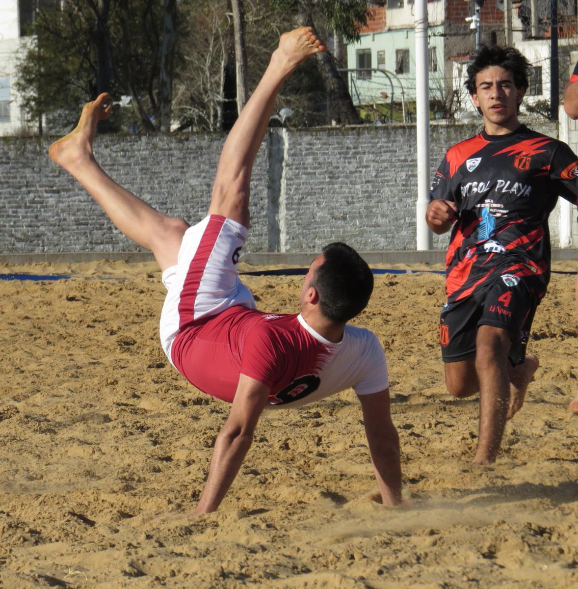 #Huracán 🎈#FútbolPlaya

🏝Este domingo 22/8 por la #Fecha13 del Torneo de @afa, la Primera del Masculino del Globo venció 9-1 a #AtléticoZelaya en La Quemita.

Los goles de los Quemeros 👇🏻

Romero (x4), Silva (x2), Blumberg, Rajoy y Carrozza.