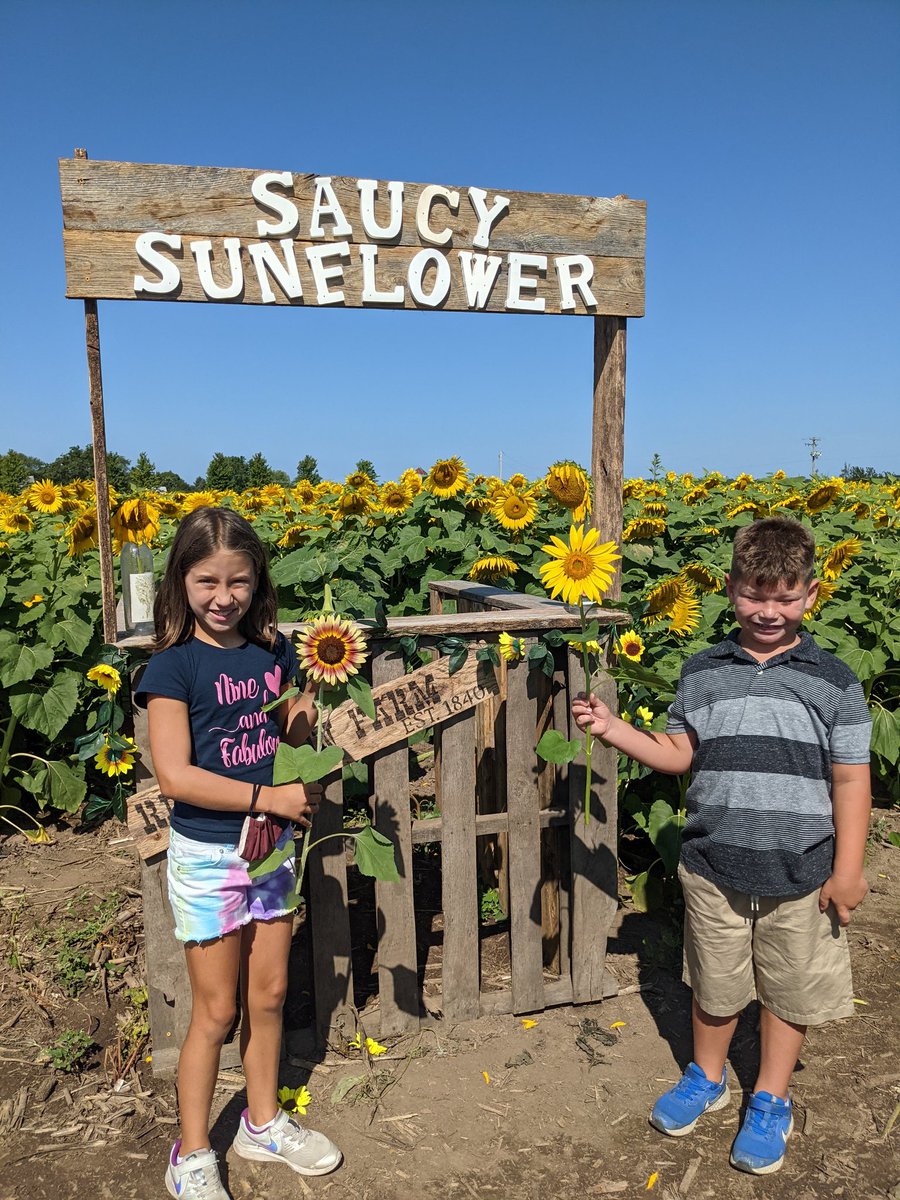 EllermanLindsay's tweet photo. Absolutely beautiful weather to be @RichardsonFarms for Sunflower Fest. ππ»ππ»ππ» #Ellerman2021 #cousins @CoachEllerman https://t.co/p1f31Fwlji