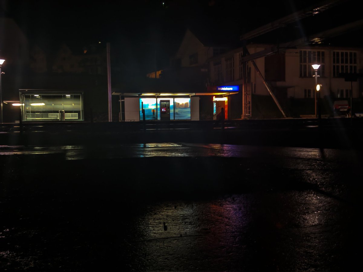 ItsScooby123's tweet photo. Night Train station vibe https://t.co/OJg6YMmCl3