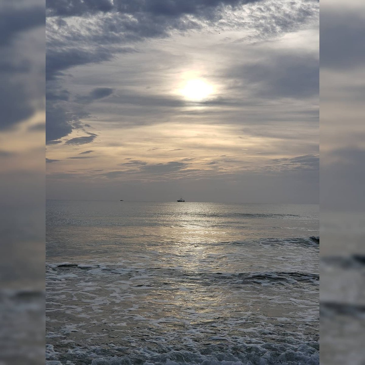Demri_18's tweet photo. After a brutal few weeks adjusting to my new but completely awesome bakery job, I finally got a day off &amp; enjoyed a beautiful sunrise. I can't wait to get into the swing of life &amp; write every day again. I miss it.💔
#WritingCommunity #bakerslife #beachgirl #imisswriting https://t.co/RbVoBosSQ2