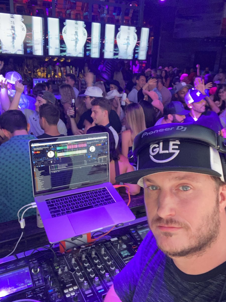 DjRealAZ's tweet photo. I Love What I Do!
#GLE #DJREAL #WHISKEYROWSCOTTSDALE #WHISKEYROW #WHISKEY #DJ #MUSIC https://t.co/DaLZ6wPyT0