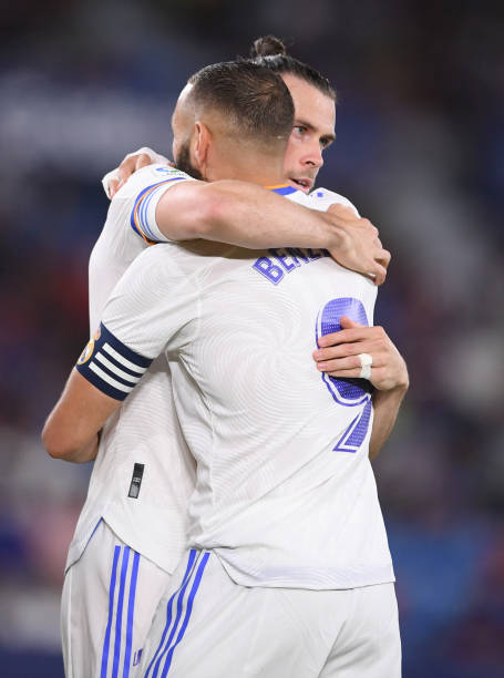 Asistencia de Benzema --> gol de Bale. +1 punto, seguimos!