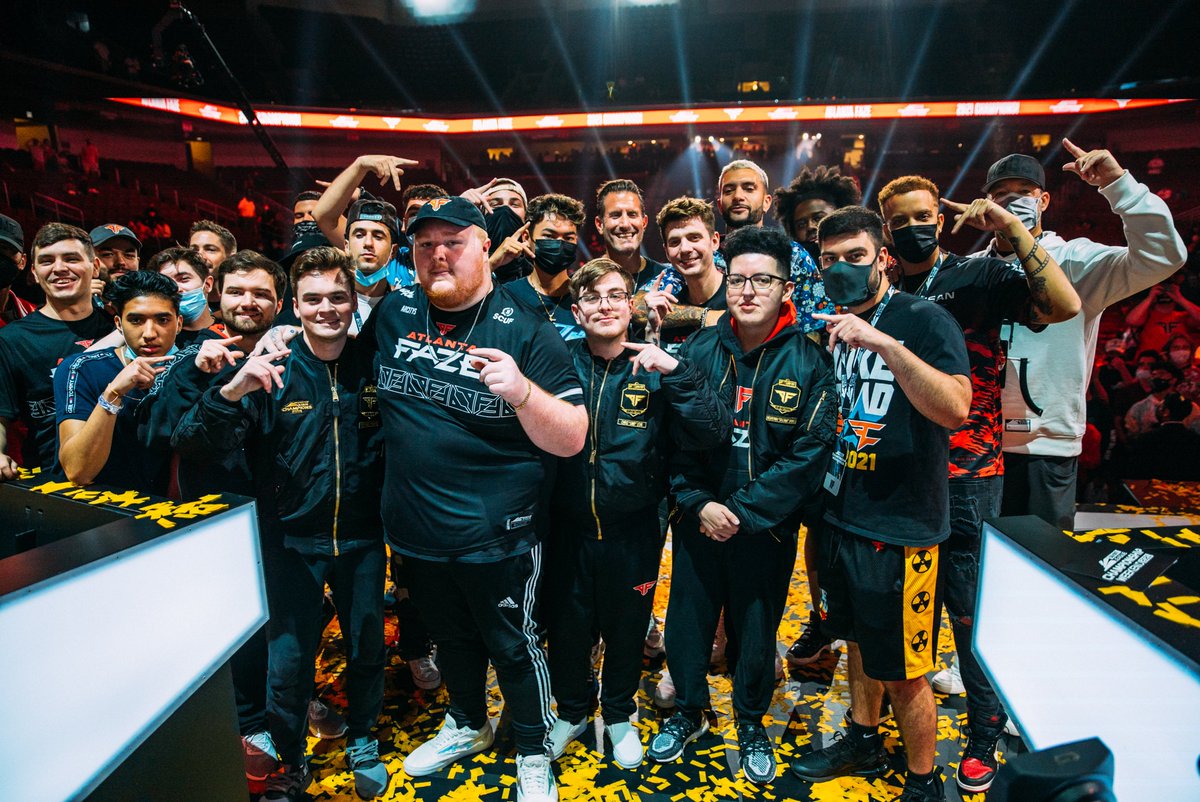 FaZeClan's tweet image. On top of the World 🏆