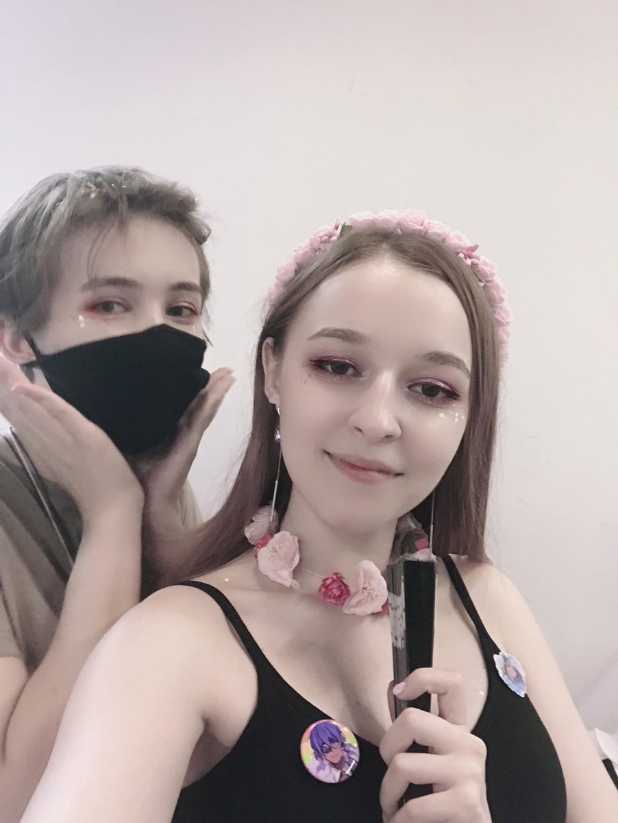 SDays_7's tweet photo. Спасибо что взяла меня с собой 😭❤️❤️❤️❤️ @lettch_ https://t.co/MglBlLCmAR