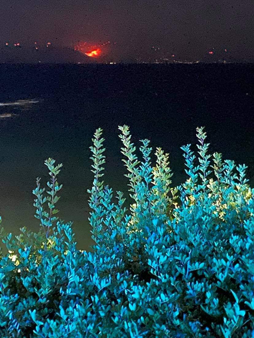 νέα #φωτια στην Εύβοια όπως φαίνεται από νέα μακρη  😕 <a href="/pyrosvestiki/">Πυροσβεστικό Σώμα</a>