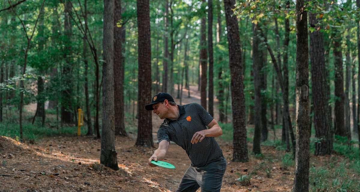 DealingDiscs's tweet photo. This gap has nothing on Simon Lizotte🌳🌳🌳
@LizotteDiscGolf #DealingDiscs https://t.co/dfVudHpdCL