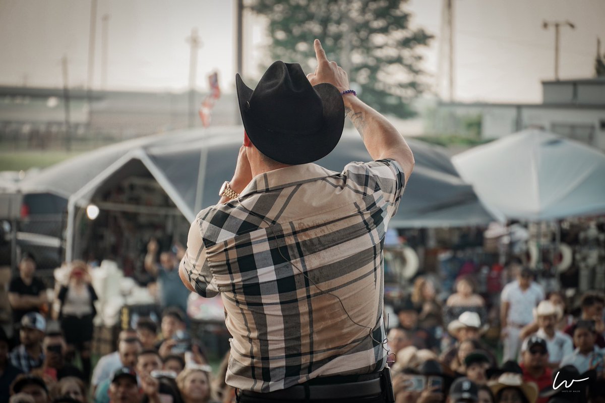 _sbwaldo_'s tweet photo. @leninramirezmus @delrecords #leninramirez #delrecords #musica #banda #corridos #concierto #photography #sbwaldo #shotsbywaldo https://t.co/sCYTny71En