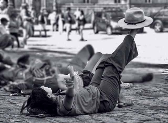 Santiago de Compostela, agosto 2021. 
Fotos: Fernando Lázaro. 
#blancoynegro #fotografiaartistica #peregrino #plazadelobradoiro #fotografo #fotografa #santiagodecompostela #pasionfotografica #Xacobeo #streetphotographer #Galicia #photooftheday #streetphoto #Nikon #phototwitter