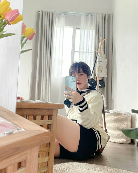 _prettybubble's tweet image. ┉┅━ BUSQUEDA DE ROL 1×1 ! 

⿻ Buenos días/tardes, el día de hoy ando en búsqueda de algún rol 1x1. Lo que principalmente son roles medio/largos con buena ortografía de preferencia +40 lineas y uso de multimedia, ya que es tedioso cuando solamente escriben —Lo mire y sonreí—.