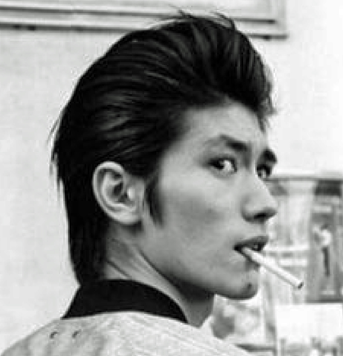 片山徹 タバコをくわえたワル風横顔の春馬くん 眉間と鼻とを結ぶ線に谷があるが 整形韓国俳優は外人風直線 蝋人形鼻のチ チャンウクと簡単に識別可 余りに人工的整形韓国人舞台人の顔に私は親しみを感じません T Co Tys7yca2zl Twitter