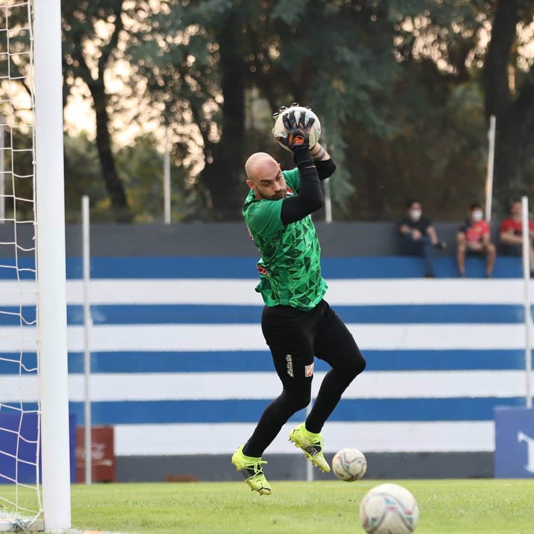 🇵🇾 | Empate 2 – 2 entre River Plate y 12 de Octubre, por la fecha número seis de la Primer División del futbol de Paraguay. 

En el conjunto “Kelito” fue titular el uruguayo Federico Cristóforo. La tarde comenzó mal para nuestro compatriota, 

(1/4)