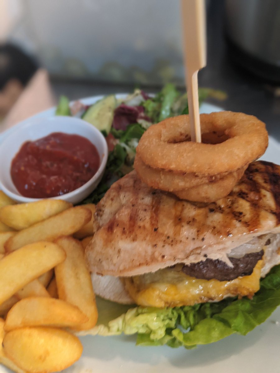 kitchen_river's tweet image. No bread! Stacked,steak and chicken fillet burger, as requested! ,🥰