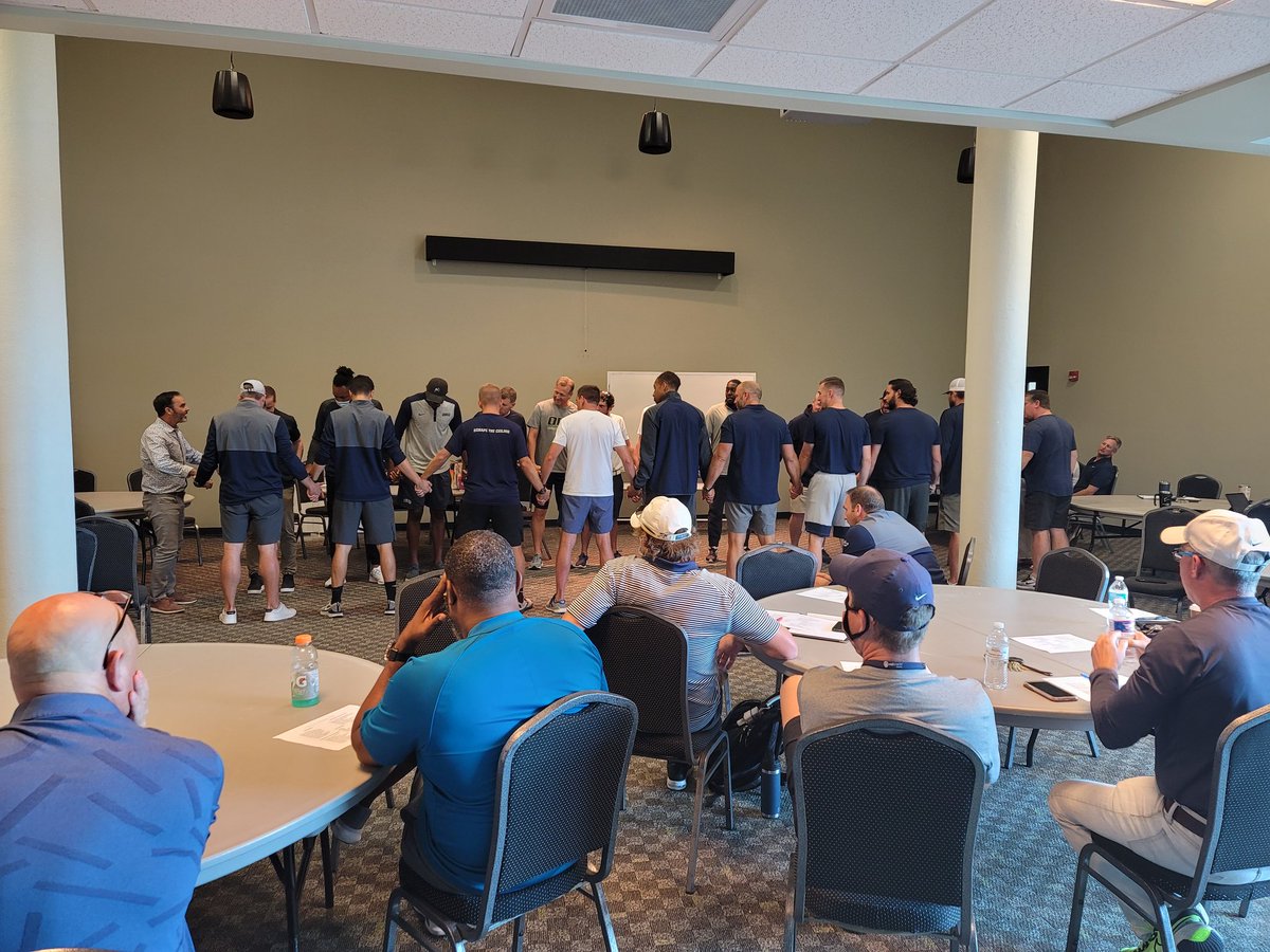 TimoJJ's tweet photo. It has begun!

Last week: 1st all staff meeting, inaugural Coaches Council, new student move in, wisdom w/ @KenLolla, 3 home soccer games, @OralRobertsU
New year Kick-off games (1st!), @thesummitleague zooms, @jackporterinc zooms, &amp; @ORUGEC board meeting.

This week: even more 💯 https://t.co/c6MENQY9E2