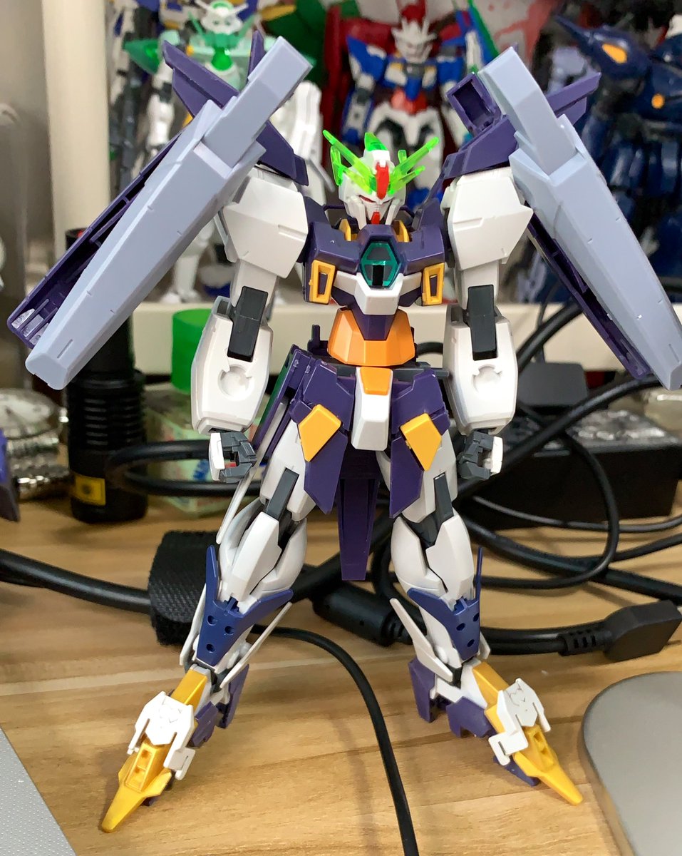 10_d's tweet photo. 5mm延長し、翼を追加しました。 翼がキットに対して重すぎるかどうかを確認するために、しばらくそのままにしておきます
#kitbash #gundam #builddiver #ガンプラ #ガンダム https://t.co/mlTY6OdsZL