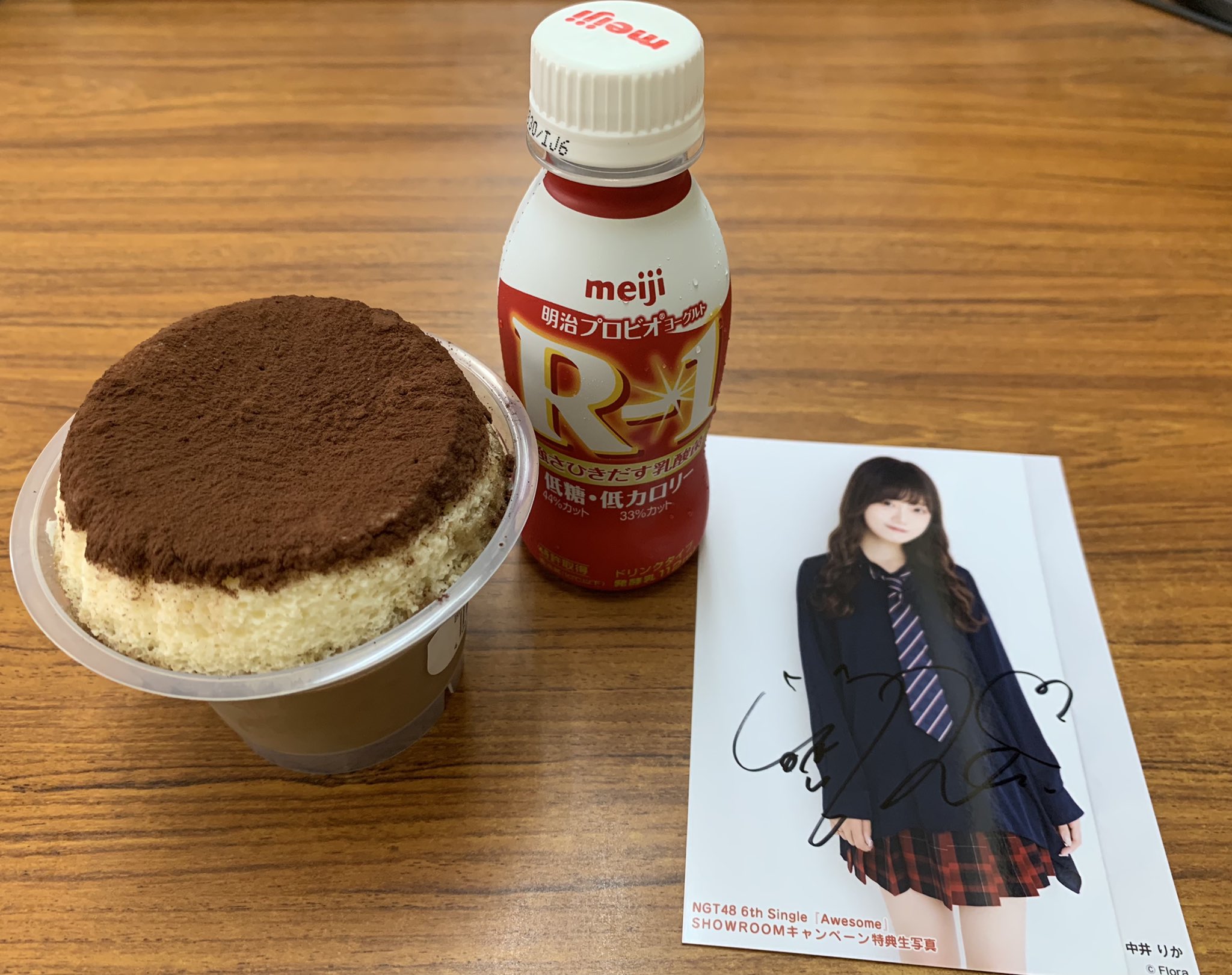 تويتر おーたん على تويتر コンビニにケーキが売ってなかったからティラミスでりかちゃんのお誕生日会 Happy Birthday 中井りか 中井りか生誕祭21 T Co Tr9frijea5