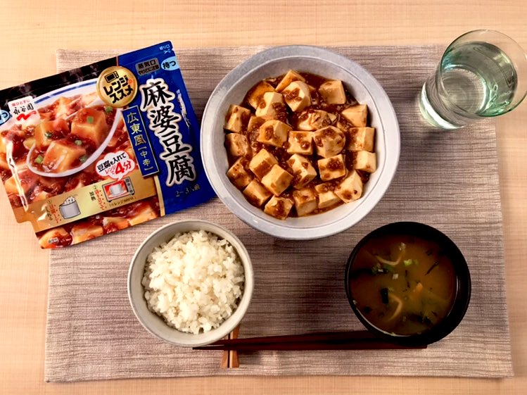 永谷園公式 以前 個人的にとってもオススメしたいとつぶやいた商品 レンジのススメ が 本日 より発売です 用意するのは 豆腐一丁 あとは電子レンジにおまかせすれば 麻婆豆腐ができちゃうんです とにかく簡単でおいしい の一言に尽きます 永谷園公式 以前 個人的にとってもオススメしたいとつぶやいた商品 レンジのススメ が 本日 より発売です 用意するのは 豆腐一丁 あとは電子レンジにおまかせすれば 麻婆豆腐ができちゃうんです とにかく簡単でおいしい の一言に尽きます