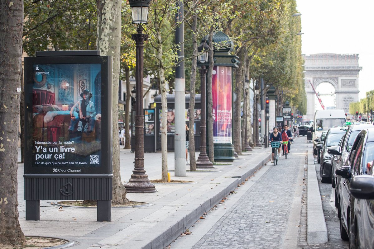 SharjahBookAuth's tweet photo. The picturesque avenues of Champs Elysees Avenue in Paris are brightly displaying our favourite words: ‘If you’re into something, you’re into books’.⠀
⠀
Bonsoir la France! ⠀
⠀
#Shj #UAE #SBA #Reading #Books #SharjahBookAuthority #IntoBooks https://t.co/nH8t8viJeZ