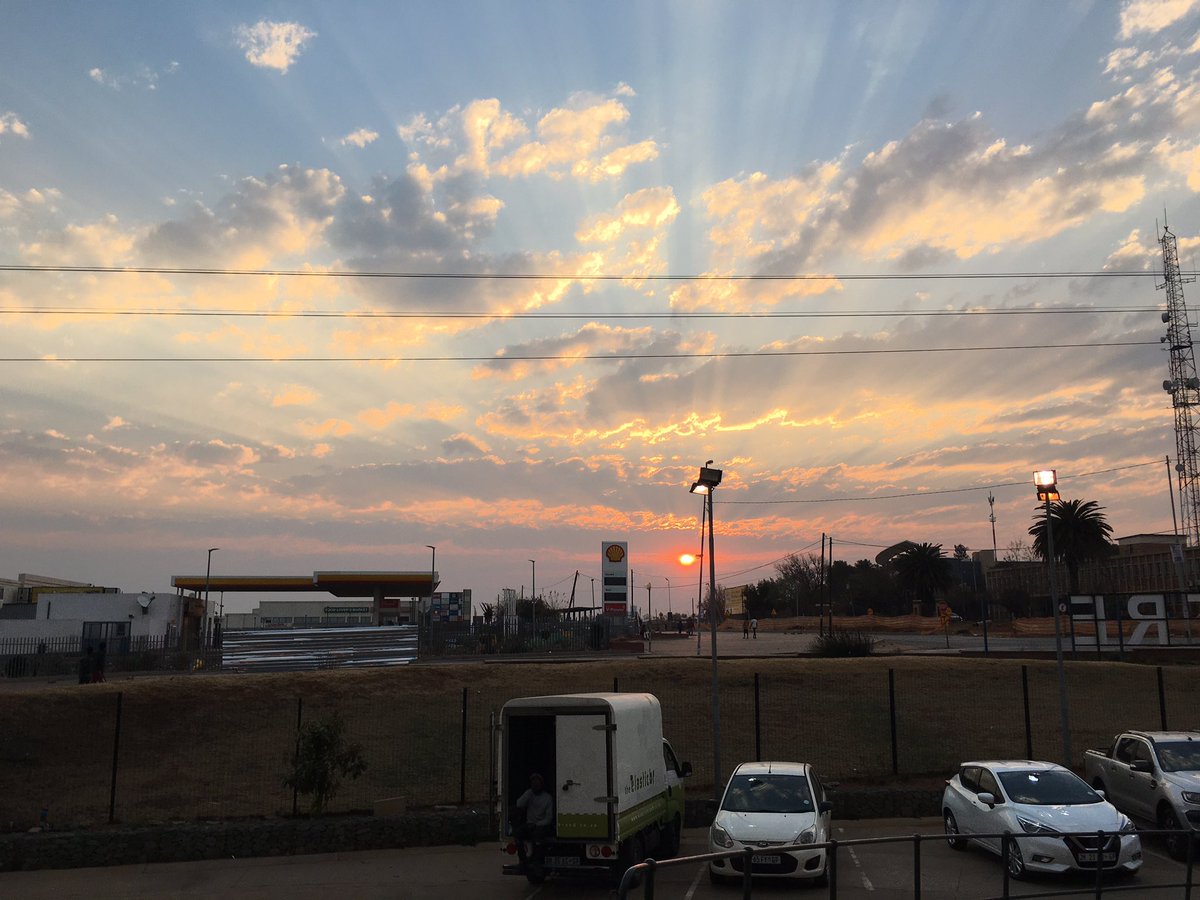 Have a good safe week ahead  

Delighted to see <a href="/siphohotstix/">Hotstix</a> at the Soweto Theatre yesterday to an intimate audience of creatives as part of My Community Cooks  with <a href="/vumatel/">Vuma</a> host was the Superb @frypanmfula  

  #CookswithVuma #Vumatel #MyCommunityCooksWithVuma