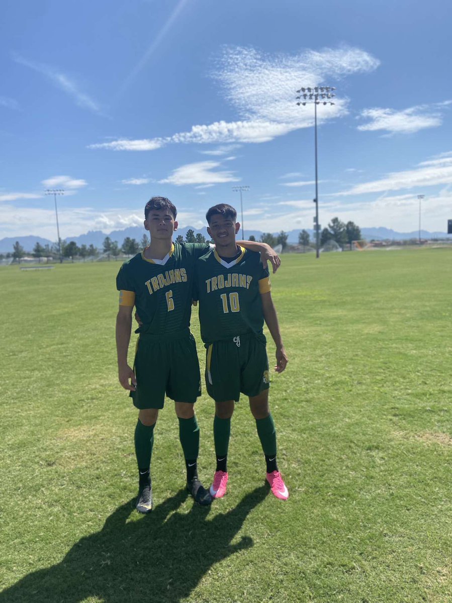 soto1191152768's tweet photo. senior szn ⚽️🔥 https://t.co/GhSV2skZCu