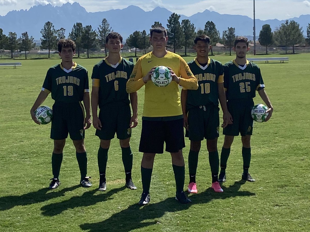 soto1191152768's tweet photo. senior szn ⚽️🔥 https://t.co/GhSV2skZCu