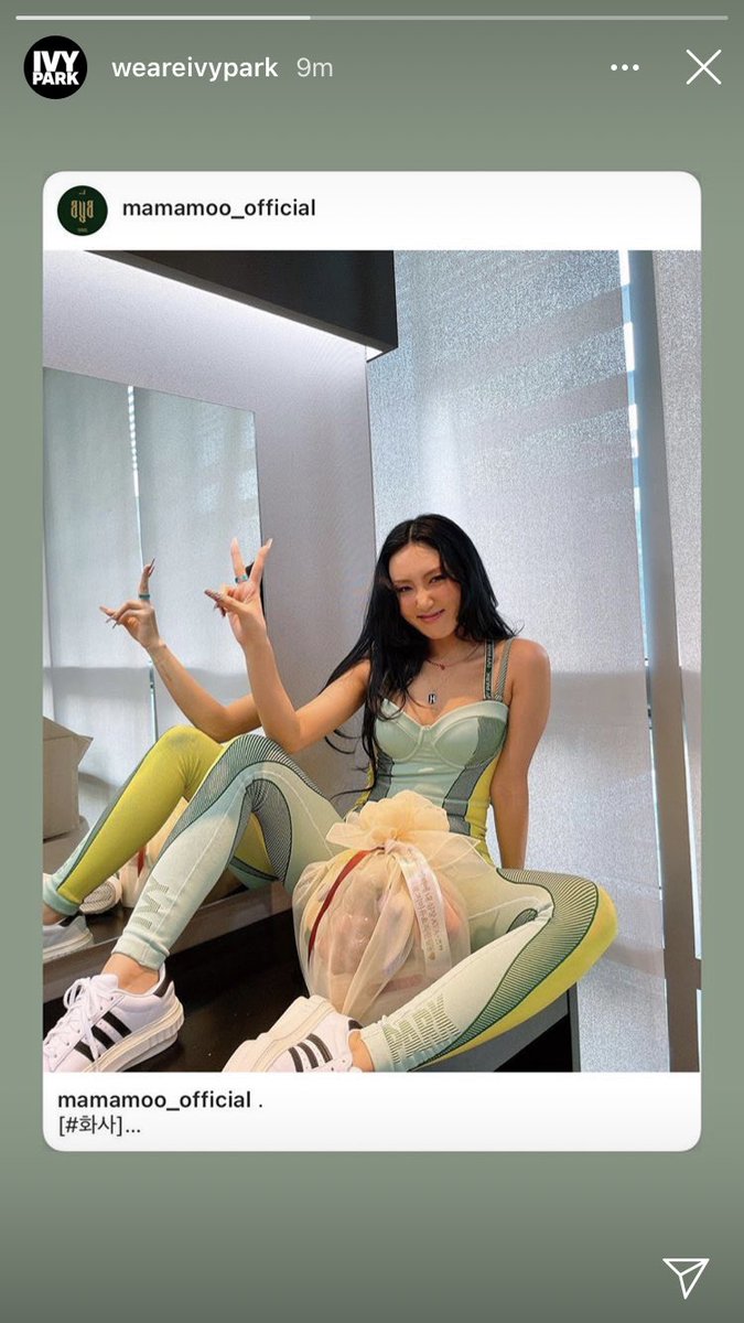 btsmoohourly's tweet photo. Beyonce recognized our power maknaes Hwasa and Jungkook, how are we doing 🎤

@BTS_twt @RBW_MAMAMOO @Beyonce https://t.co/DZZamS2Dm8