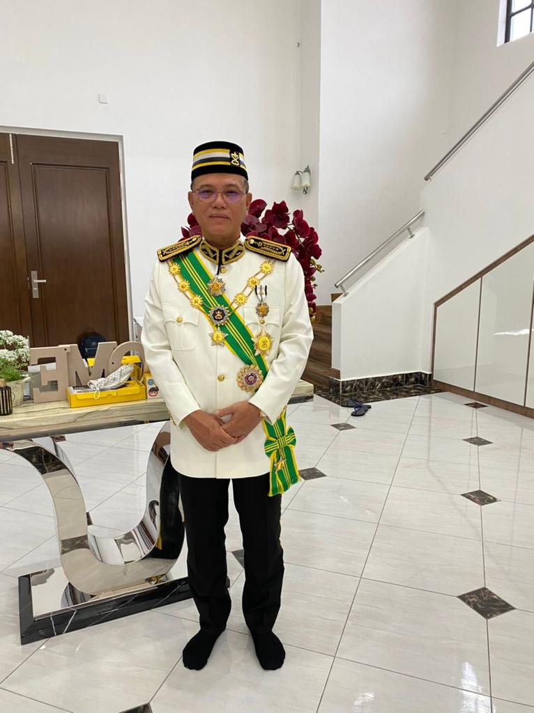 Bersiap untuk pergi ke Istiadat Perasmian Sidang DUN oleh KDYMM Tuanku PRP.