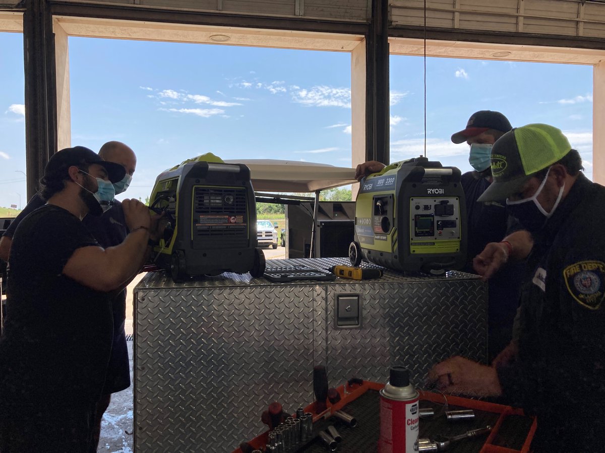 OKCFD's tweet photo. Whether a fire engine or a generator, OKCFD mechanics can fix anything - no job too big, no job too small. #ThankAMechanic #OneTeam https://t.co/0gQOt71tPg