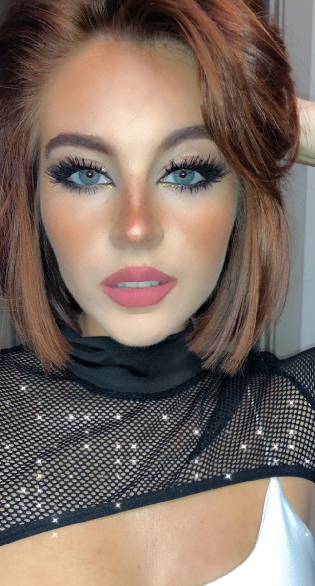 Live now ❤️❤️

twitch.tv/DanielleBoker
