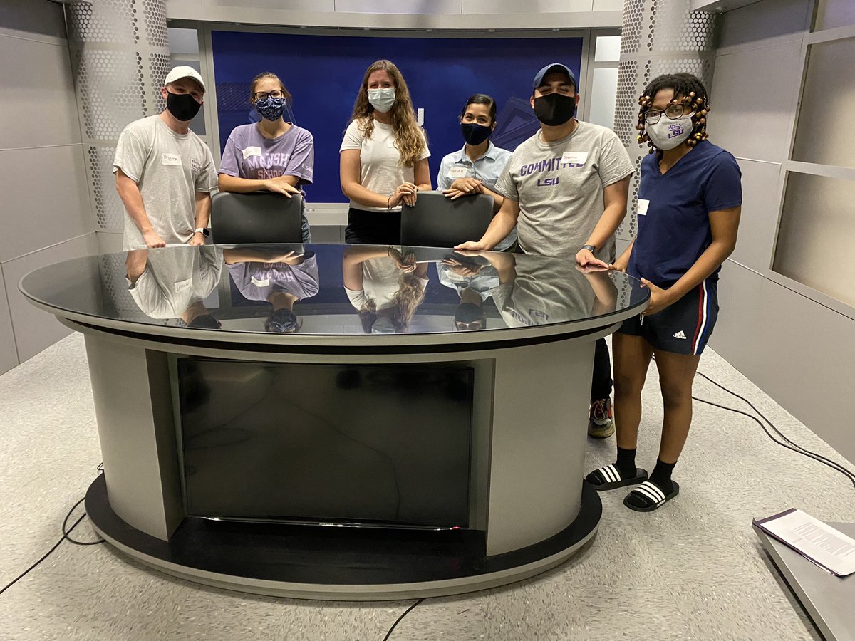 roxdill's tweet photo. @ManshipSchool Ambassadors gearing up for tours to show off @lsureveille @KLSURadio @LSUGumbo @lsutigertv and all things Manship. https://t.co/G47HTy2yDk