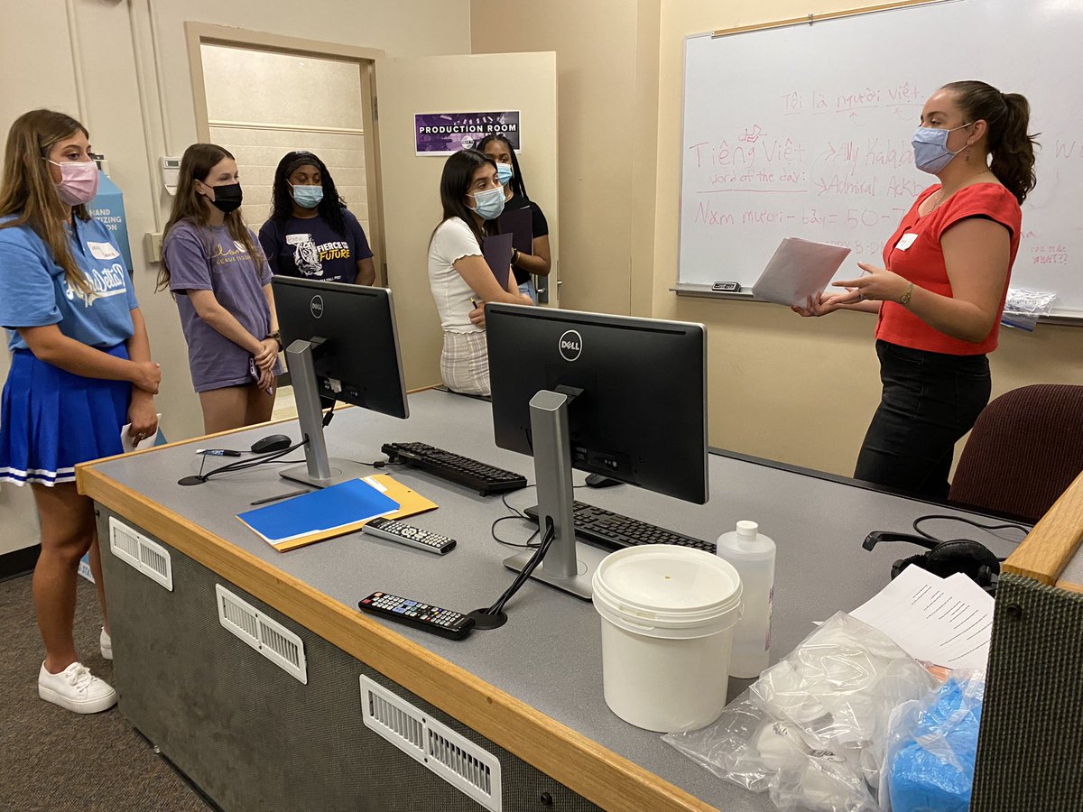roxdill's tweet photo. @ManshipSchool Ambassadors gearing up for tours to show off @lsureveille @KLSURadio @LSUGumbo @lsutigertv and all things Manship. https://t.co/G47HTy2yDk