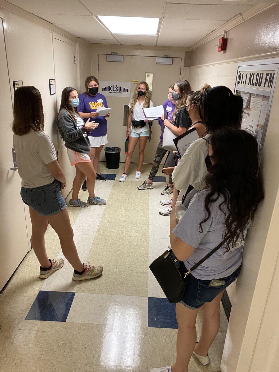 roxdill's tweet photo. @ManshipSchool Ambassadors gearing up for tours to show off @lsureveille @KLSURadio @LSUGumbo @lsutigertv and all things Manship. https://t.co/G47HTy2yDk