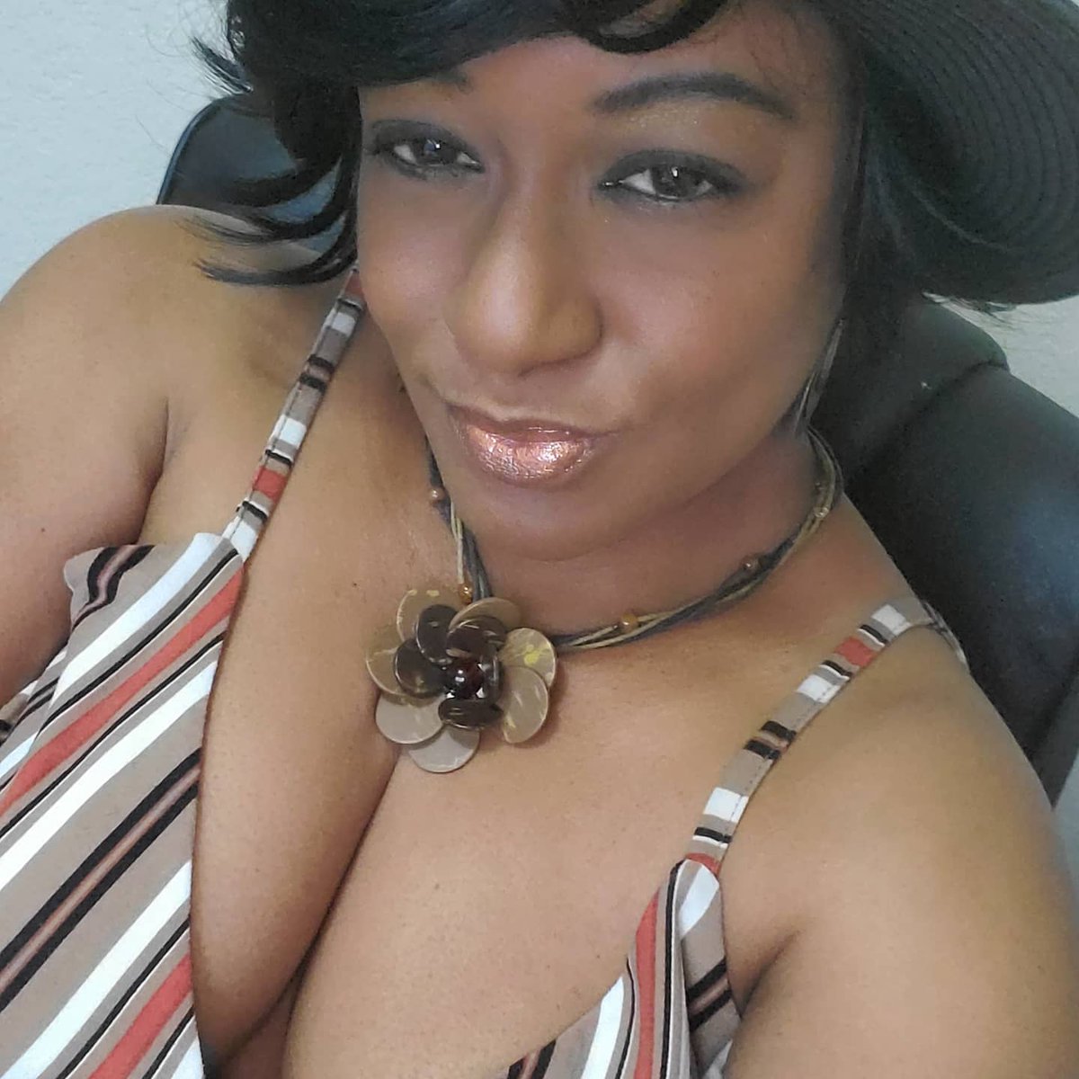 FaithPlusWorks's tweet photo. Yep; I'm still celebrating my #46thBirthday π!! My Chica said she was taking me to dinner. I figured I would have an #ImpromptuPhotoShoot until she got here. #LovingTheSkinImIn β€ Hello 46! π #LeosRock π― https://t.co/lLUCNAMDjQ