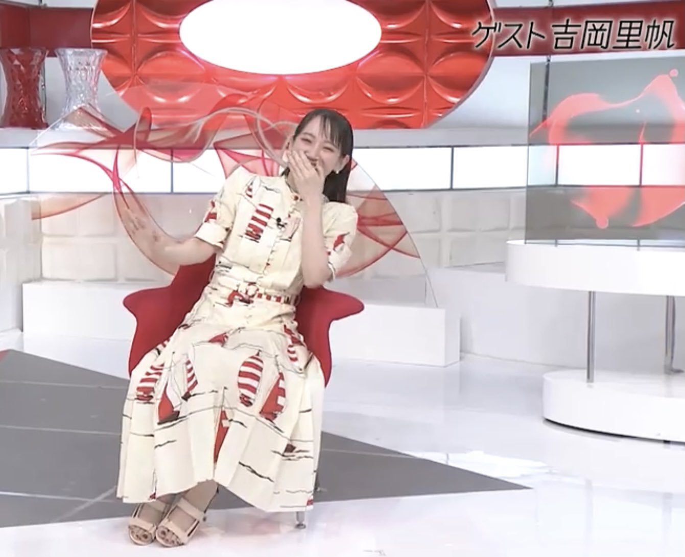 Youka テレビで吉岡里帆ちゃんが着てたワンピースすごく可愛くて 欲しいと思って調べてたんだけどこれgucciだーーー 38万は無理だー T Co Kxyisembpi Twitter