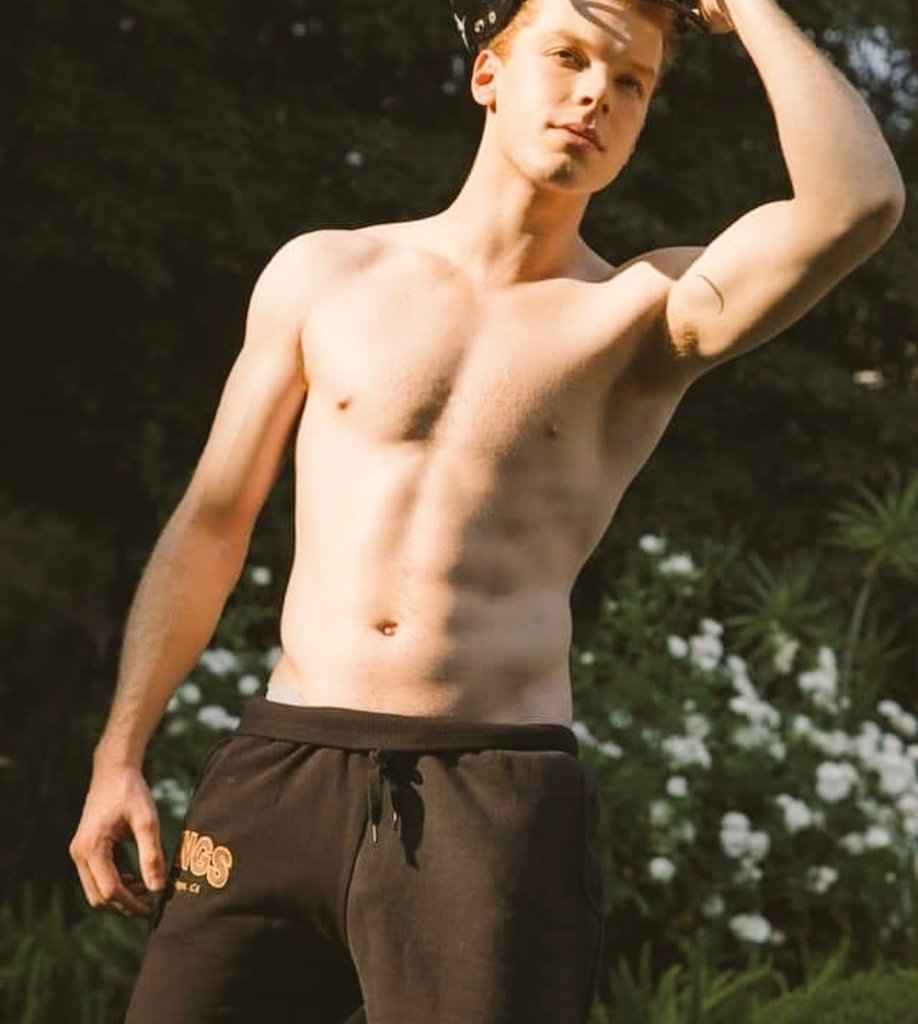 Alpha Ian Gallagher Parody on X: [Is outside enjoying the last lazy days  of summer.] t.coybakhsAzjN  X