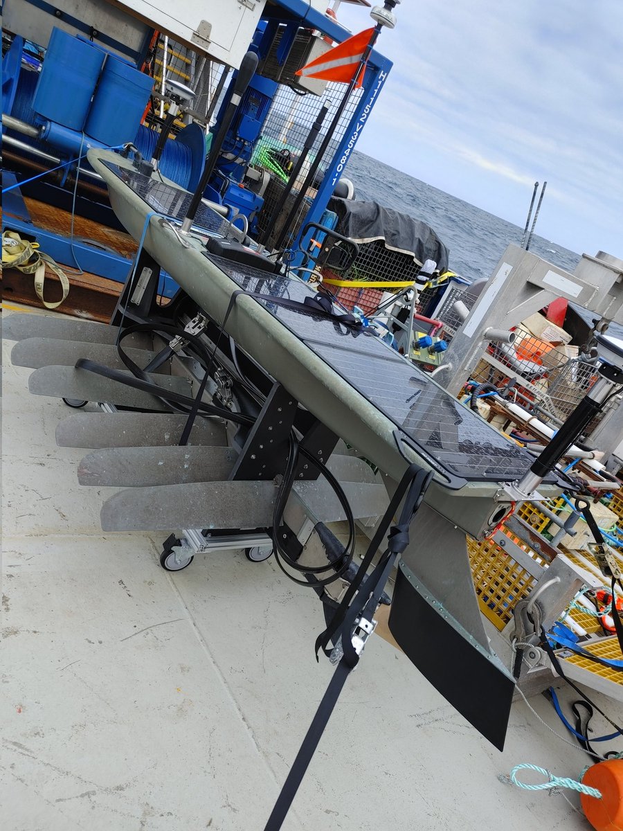 I swear this entire ship is just a playground of high tech toys. 🤗 #WaveGlider 
#ScienceNerdLife #Engineer
@EVNautilus @Ocean_Networks