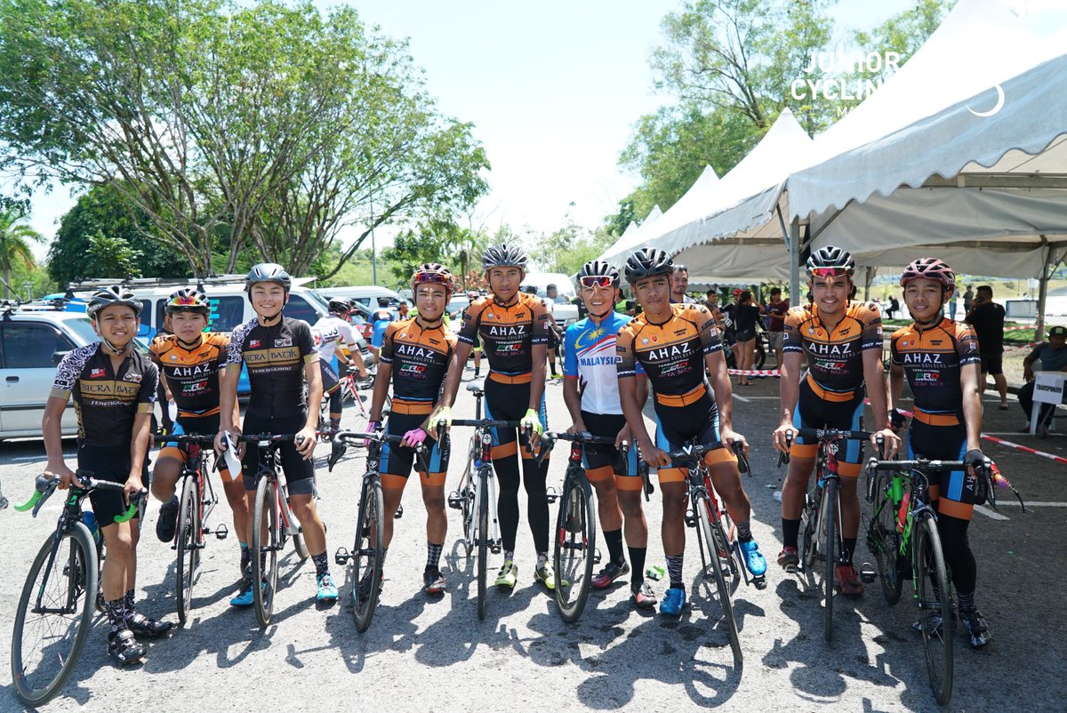 JuniorCyclingMY's tweet photo. Salam Pantai Timo! 🚴🚴🚴

Guys, dah boleh dah mula kayuh secara individu. Panaskan “enjin” dulu!

#JuniorCyclingMY
#PathofChampions https://t.co/52cdfhGonM
