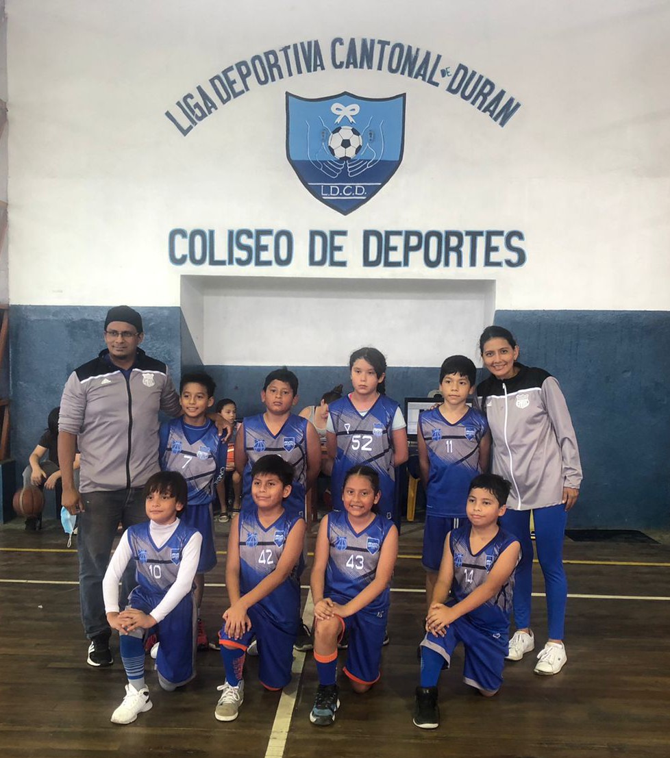 EmelecSports's tweet photo. Excelente presentación de nuestro equipo U11 en el torneo de minibasket LCD ⚡💪🏀
@CSEmelec 
@EmelecBaloncest 
@AVM_SportsEc 

#VamosEmelec #basketball #emelec https://t.co/yYOqCKFTpq