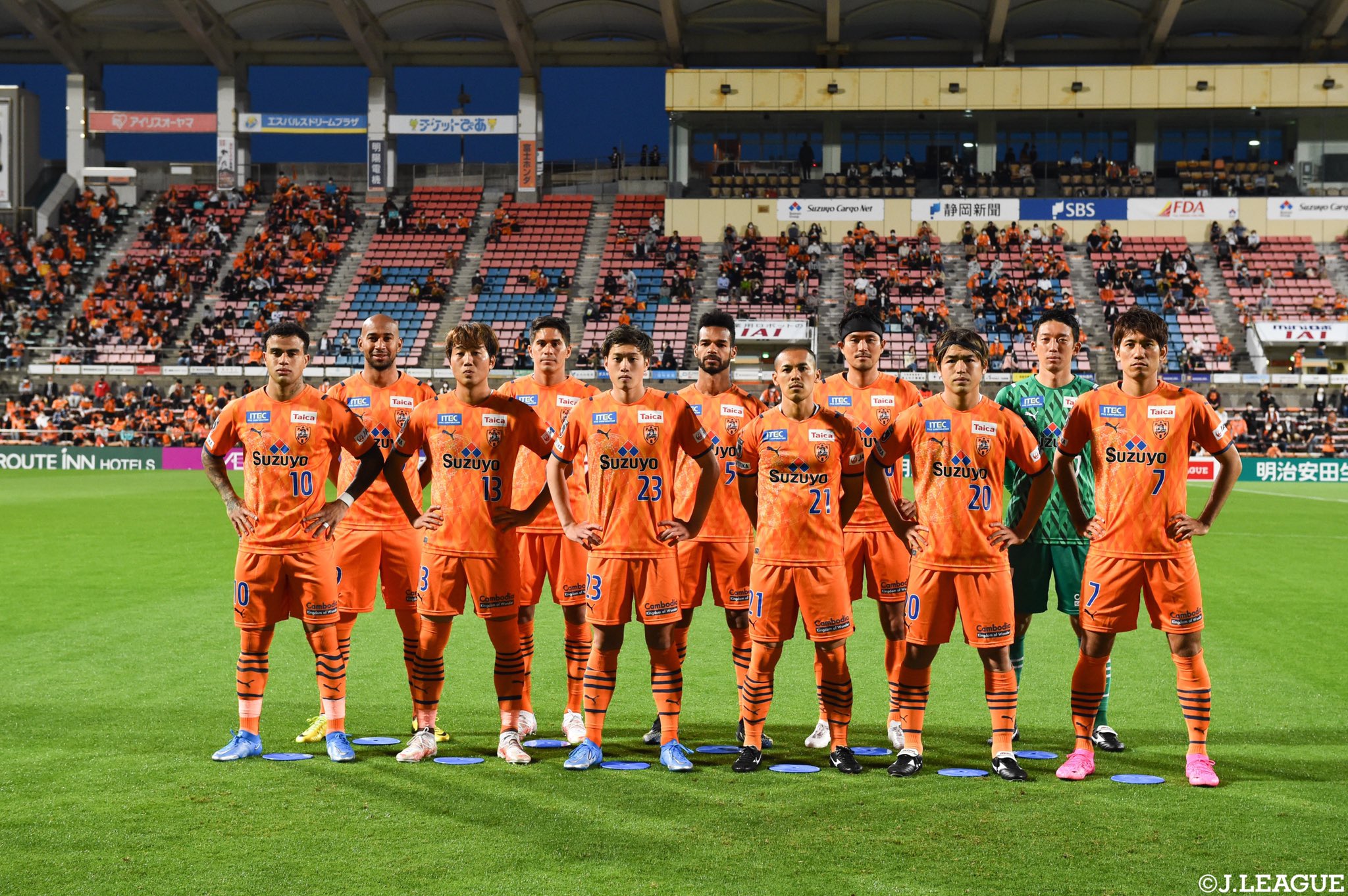 ｊリーグ 日本プロサッカーリーグ 8月21日は 静岡県民の日 本拠地が静岡県にあるｊクラブをご紹介 ｊ１には 清水エスパルス ｊ２には ジュビロ磐田 ｊ３には 藤枝ｍｙｆｃ アスルクラロ沼津 の４つのｊクラブがあります ｊリーグ 8