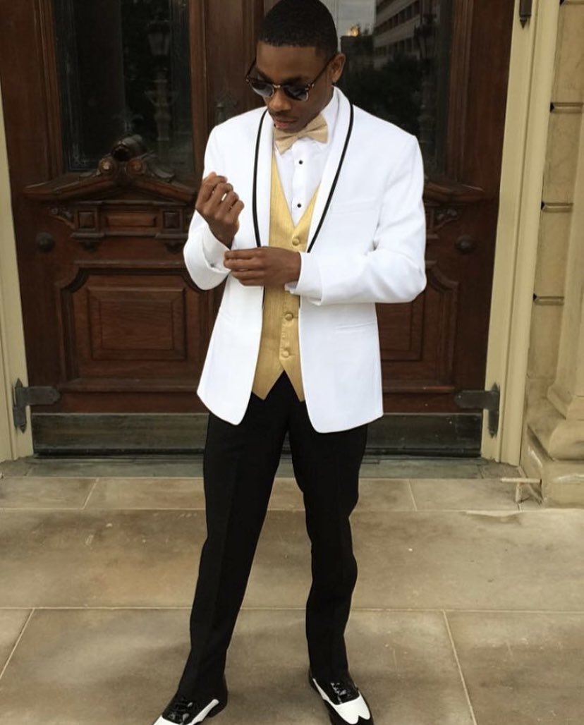 BallHarDigan's tweet photo. I had the best tuxedo at prom 🔥😭I ain’t need to go twice #prom2016 https://t.co/6Zon40ofJk