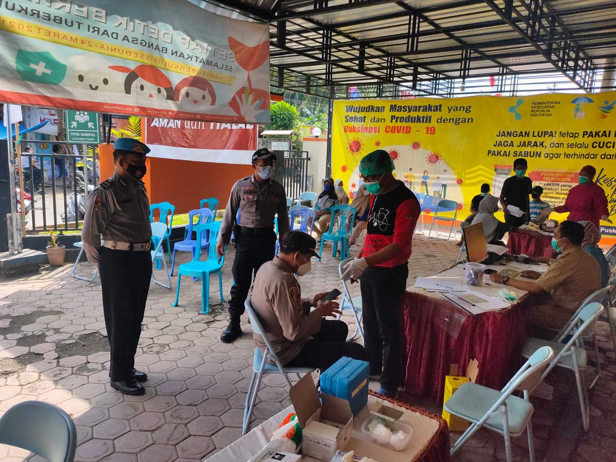 <a href="/polsek_pule/">🅿🅾🅻🆂🅴🅺 🅿🆄🅻🅴</a> Polri dan TNI sinergitas dalam penanganan Covid-19 melalui
#VaksinasiPatuhiProkes
Tekan Penyebaran Pandemi 
Imbauan patuhi disiplin prokes disampaikan pada warga di lokasi-lokasi umum pasar dan juga tempat nongkrong lainya