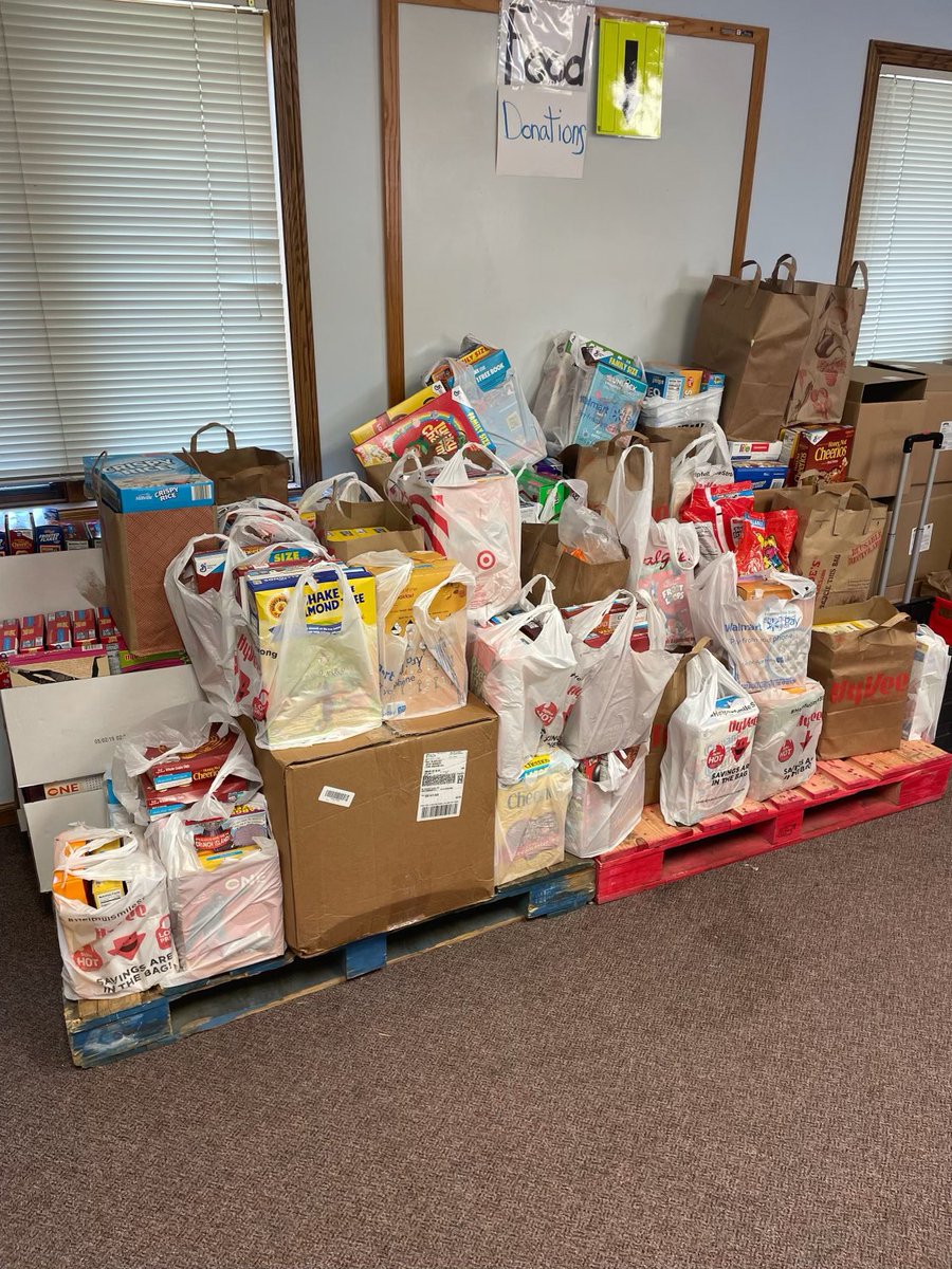 MillardWestFB's tweet photo. The 2021 Cereal Scrimmage helped fill the shelves for those in need! Thank you to the Millard West Football 2021 seniors for getting it delivered! https://t.co/eG42JyUS6s