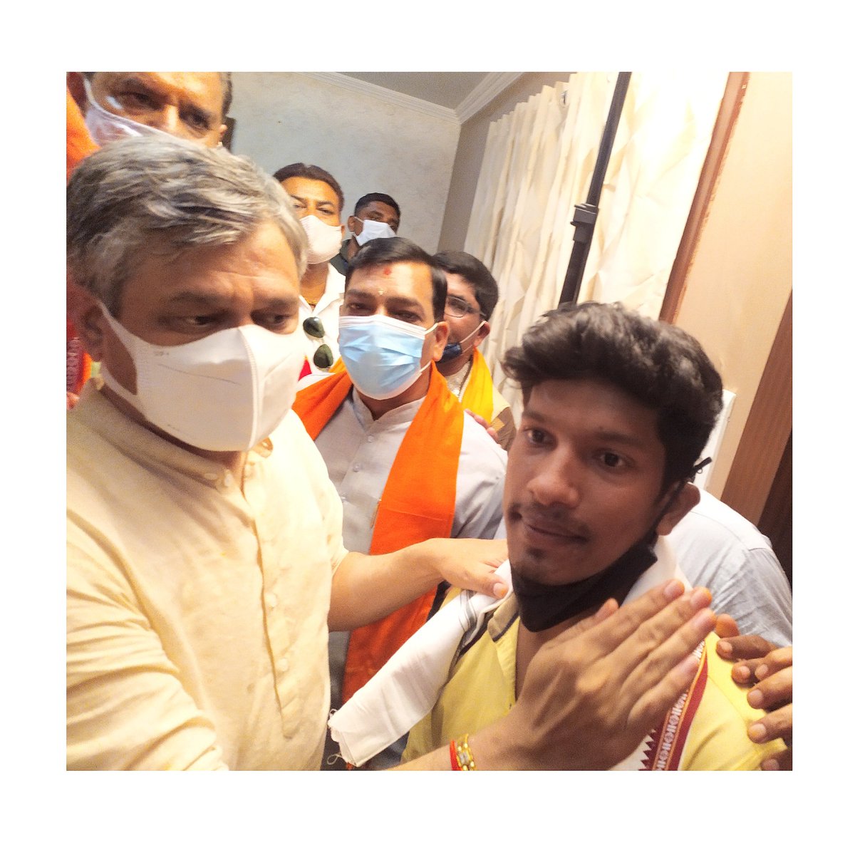 AmanChhatria's tweet photo. Had great meeting with and feliciated by Central Railway Minister Shri @AshwiniVaishnaw ji , I'm thankful for  your inspirational words sir.

#amanchhatria
#ashwinibaishnab #guinnessworldrecord https://t.co/V8np395oqb