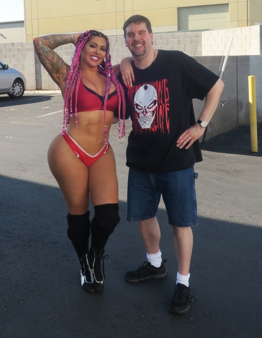 LordJamesAres's tweet photo. The lovely @TheKatieForbes @FSWVegas #FSWW https://t.co/MpMWjc89w5