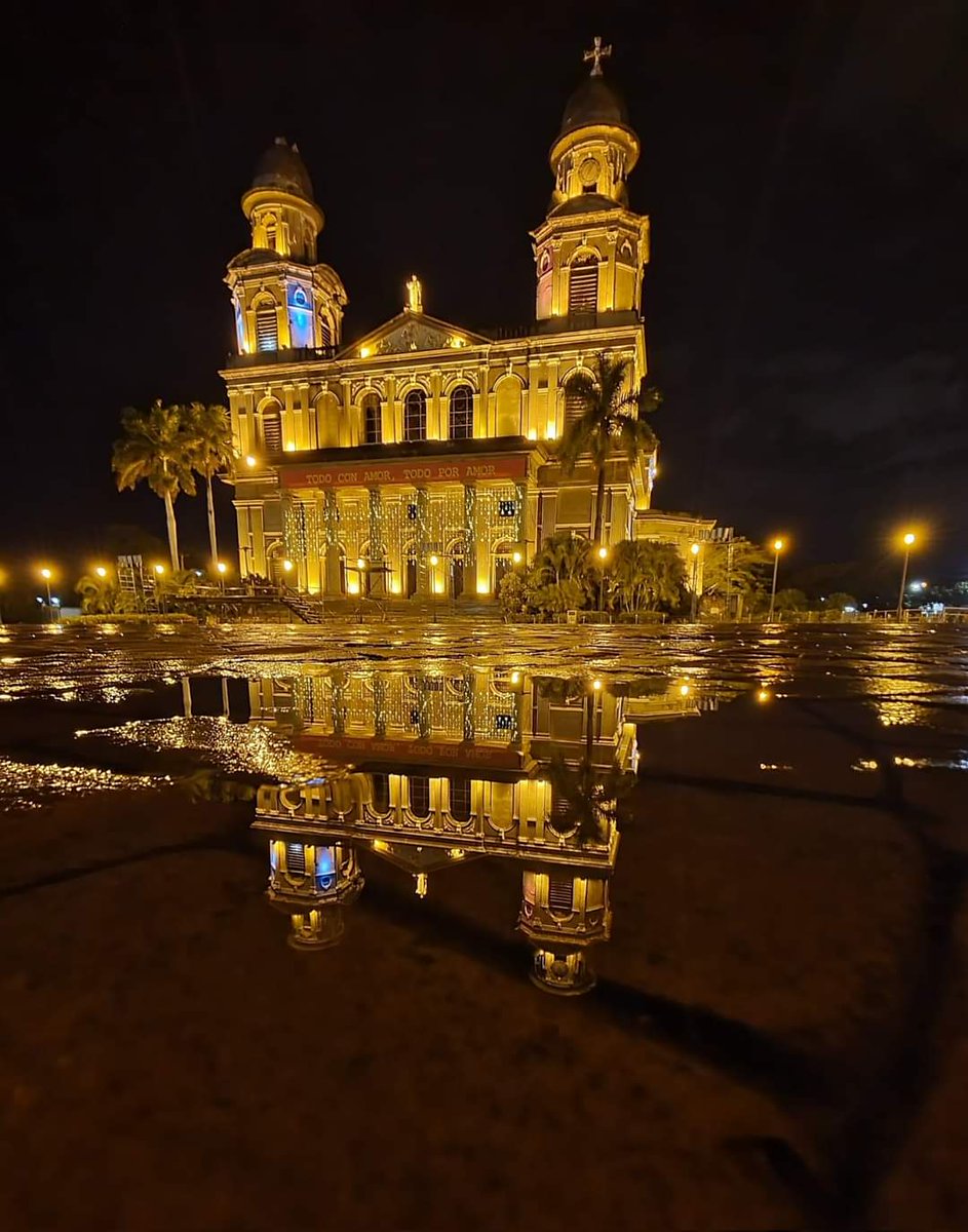 Monumental  nuestra Catedral Santiago se Managua 
#UnidosEnVictorias 
#Nicaragua